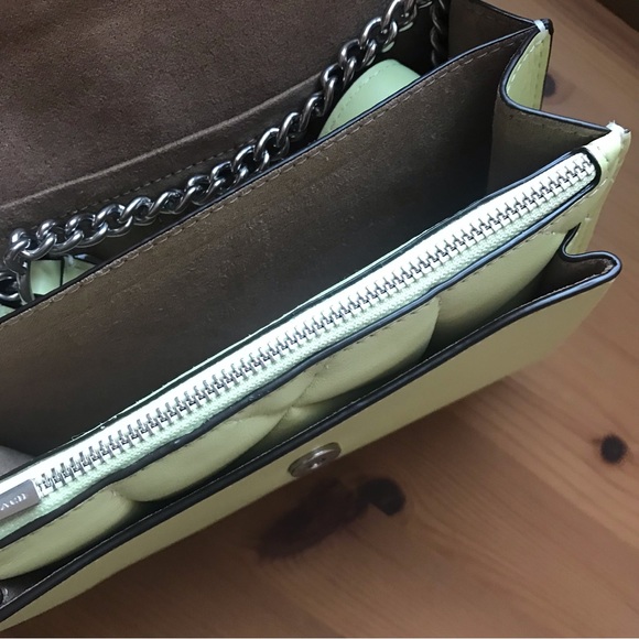 ❤️ Coach Mini Klare Crossbody With Puffy Diamond Quilting - Picture 12 of 13